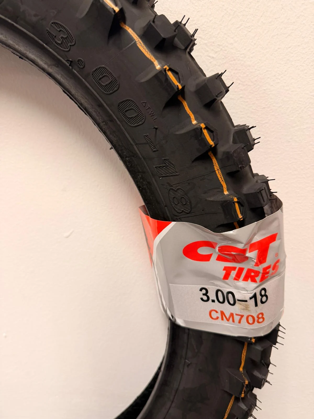 CST 3.00-18 CM708 47M TT E-Mark MX Rear Tyre for the Surron Light Bee X - Image 3